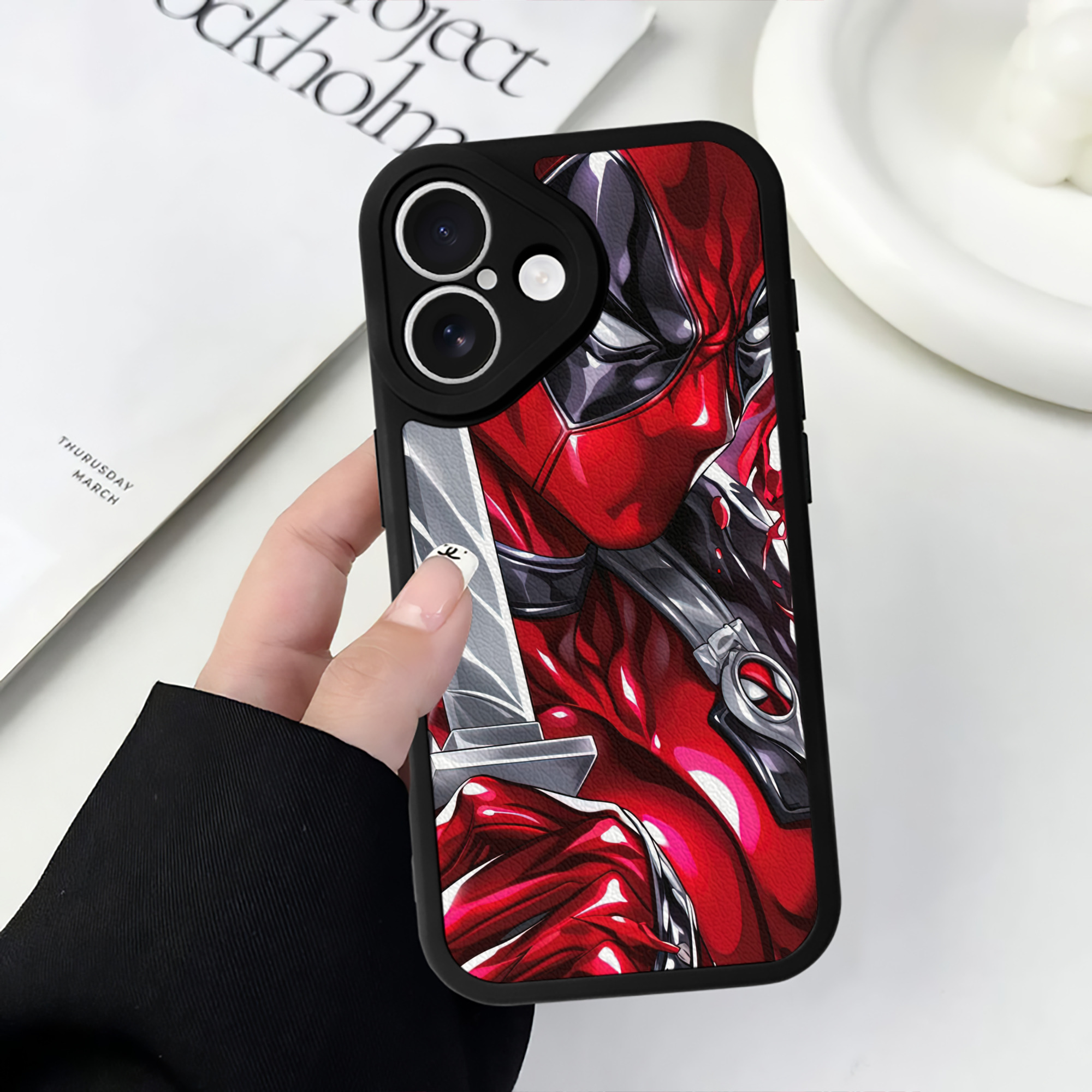 （画像用） Deadpool デッドプール 【iPhone 16シリーズ対応】シリコンスマホケース（レザー調） 材質：シリコン